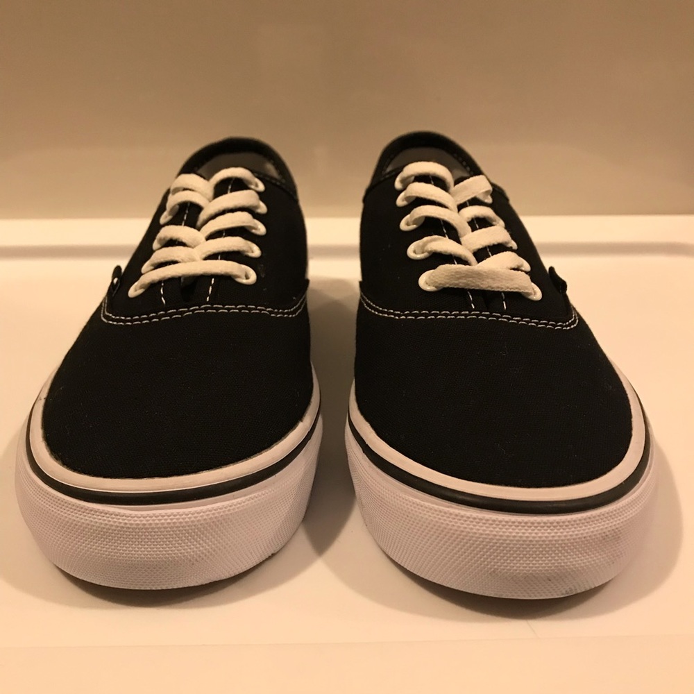 Fila Black Canvas Sneakers. Size: 7